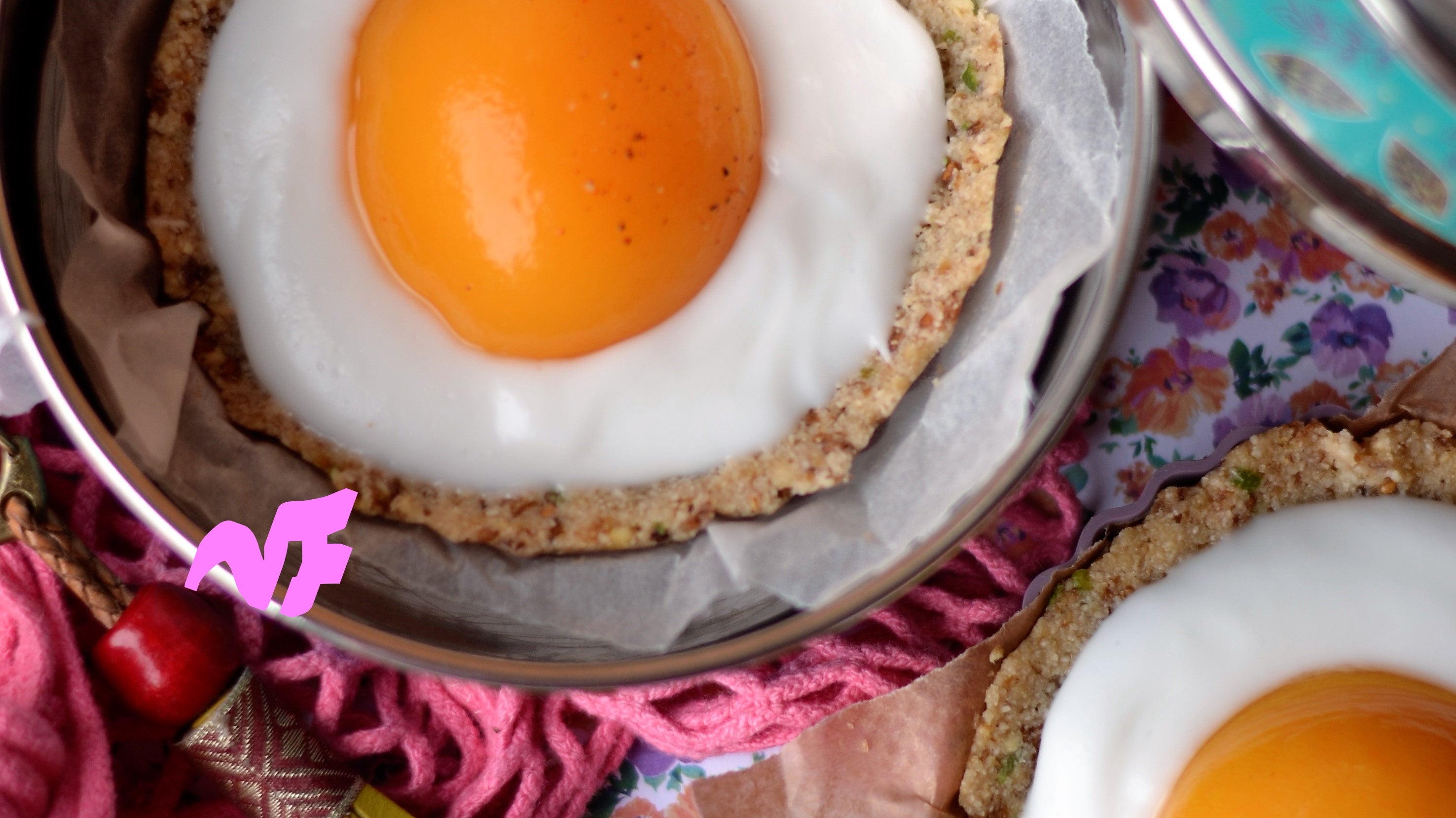 Vegan ‘spiegel ei’ met een dikke vette knipoog
