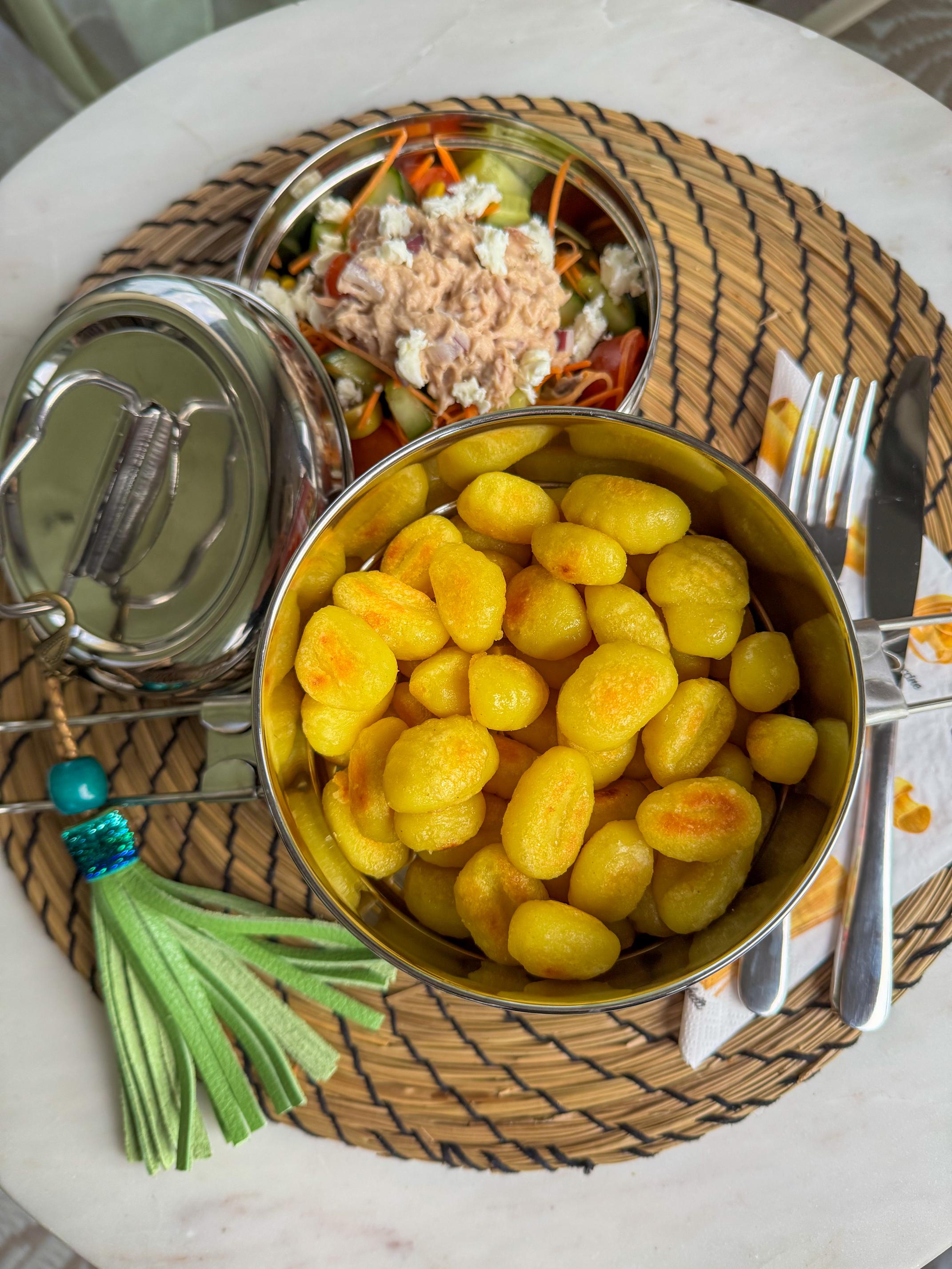 Knapperige Gnocchi salade met tonijn en fetakaas